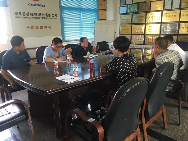 市經(jīng)信委領(lǐng)導(dǎo)來湖北昌利公司座談，調(diào)研金剛石工具產(chǎn)業(yè)發(fā)展情況