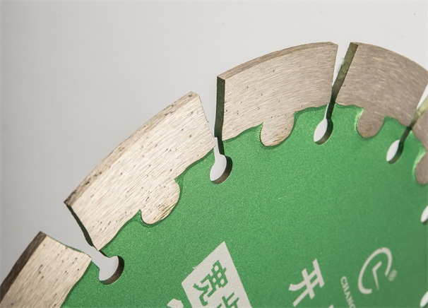 如何提高開槽切割片刀頭金剛石的把持力呢？